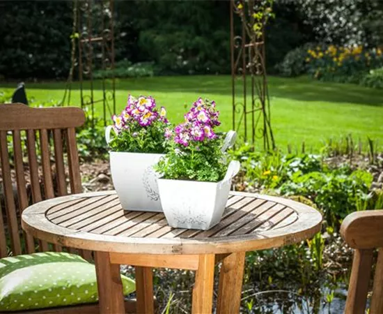 Wohnen im Grünen – so schafft man eine Gartenoase